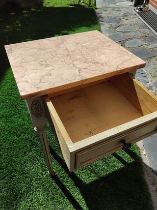Mesa auxiliar mármol y madera