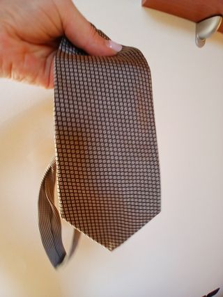 Cravatta uomo fantasia geometrica marrone e grigio