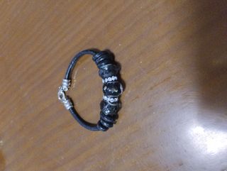 Pulsera cuero y abalorios