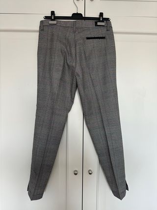 Pantalones de cuadros grises