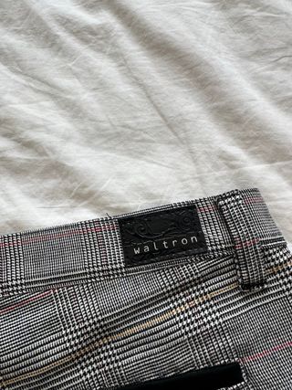 Pantalones de cuadros grises