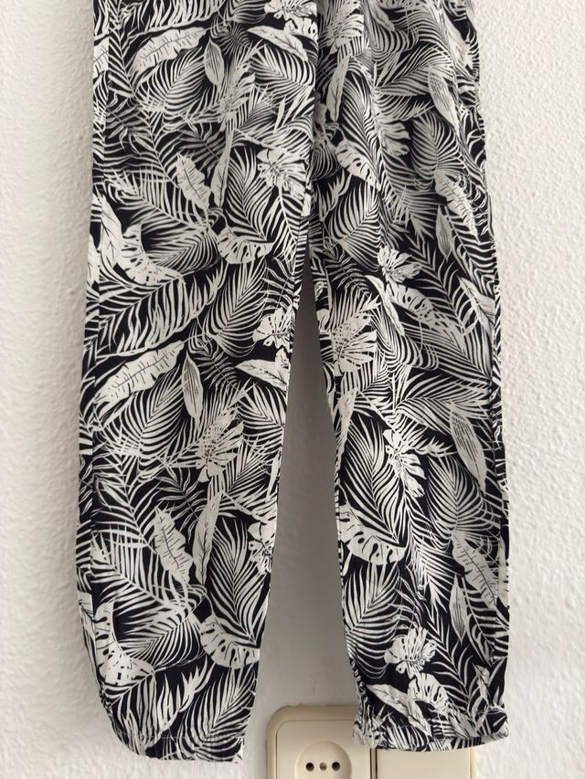 Pantalones tapered de punto con estampado.