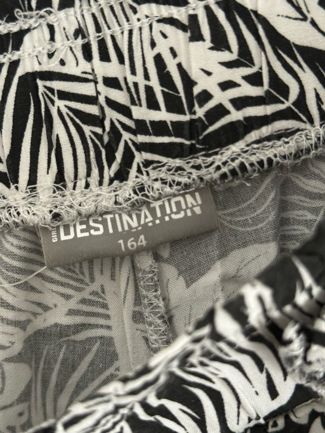 Pantalones tapered de punto con estampado.