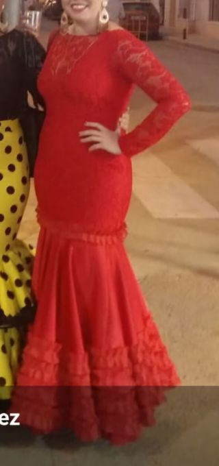 Traje de flamenca rojo con encaje