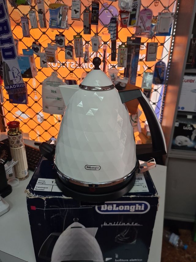 Tetera Eléctrica DeLonghi Brillante KBJ 2001.W