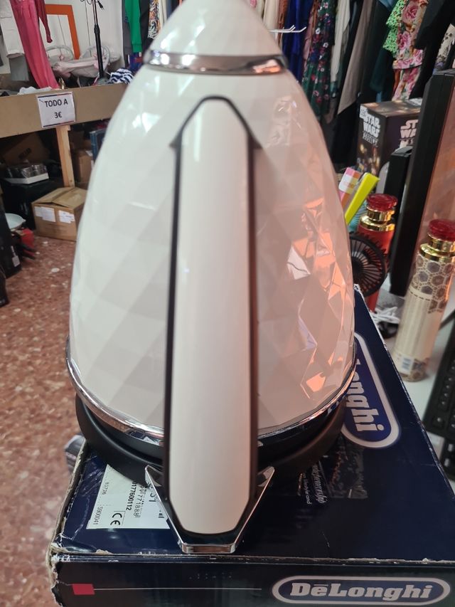 Tetera Eléctrica DeLonghi Brillante KBJ 2001.W