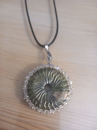 Collar artesanal con piedra verde y plata