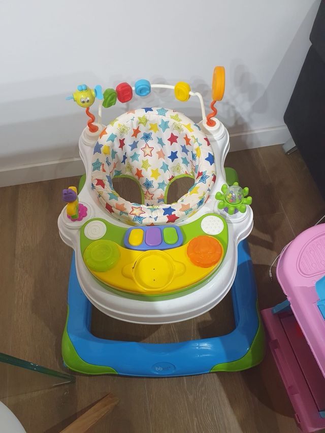 Andador bebé con juguetes