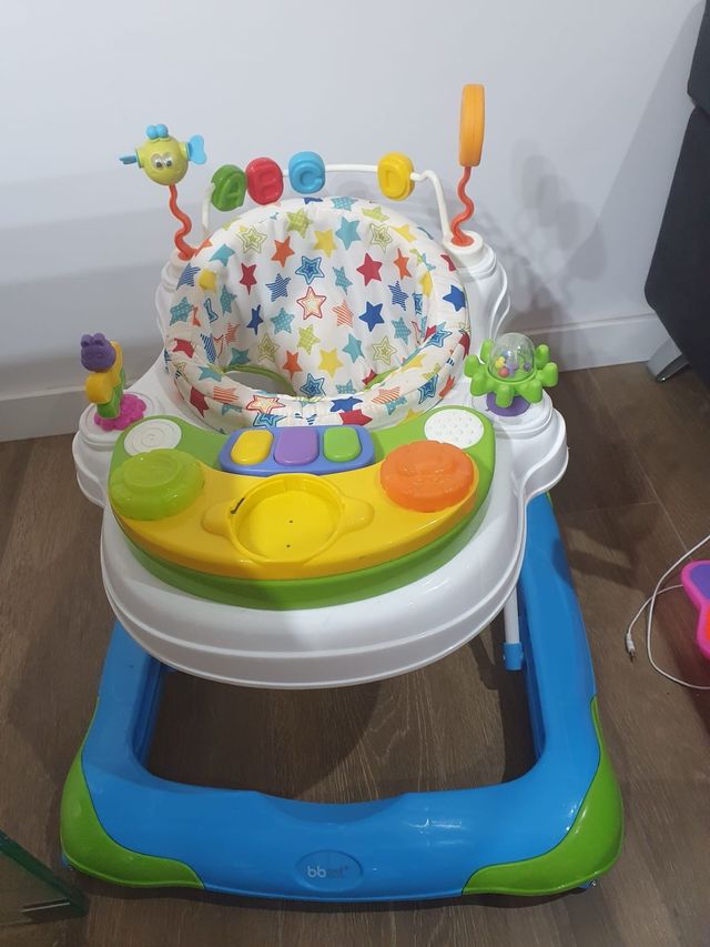 Andador bebé con juguetes