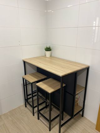 Mesa alta cocina con 2 taburetes