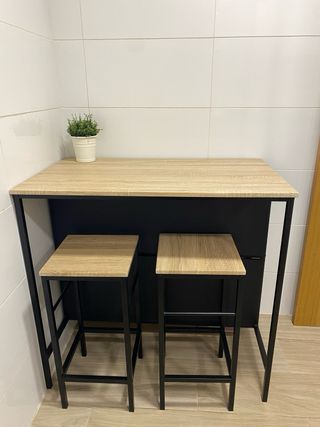 Mesa alta cocina con 2 taburetes