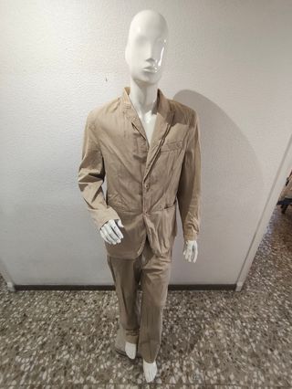 Traje beige hombre