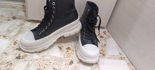 Stivali neri e bianchi con plateau