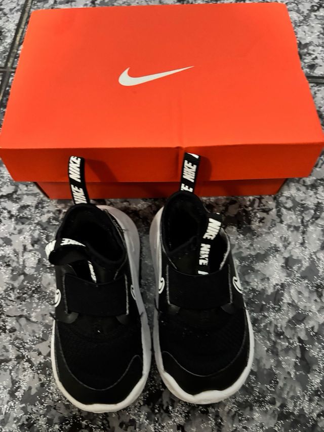 Zapatillas Nike Niñ@ Negras y Blancas