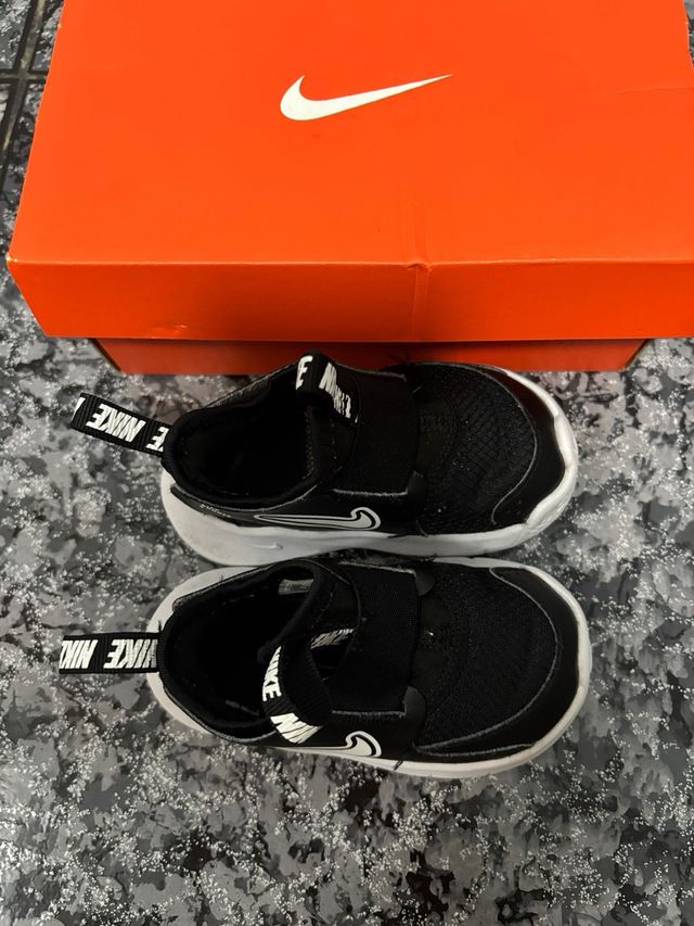 Zapatillas Nike Niñ@ Negras y Blancas