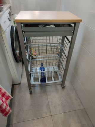 Camarera verdulero con cajón y botellero