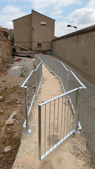 oficial en carpintería  metálica (soldador)