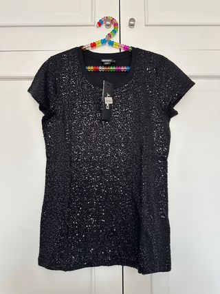 Camiseta DKNY lentejuelas negra