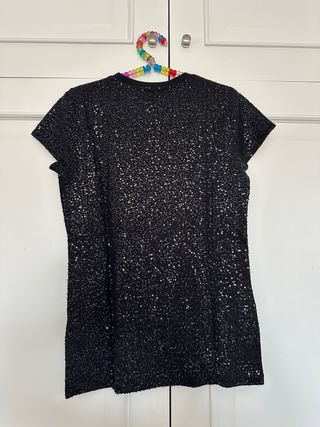 Camiseta DKNY lentejuelas negra