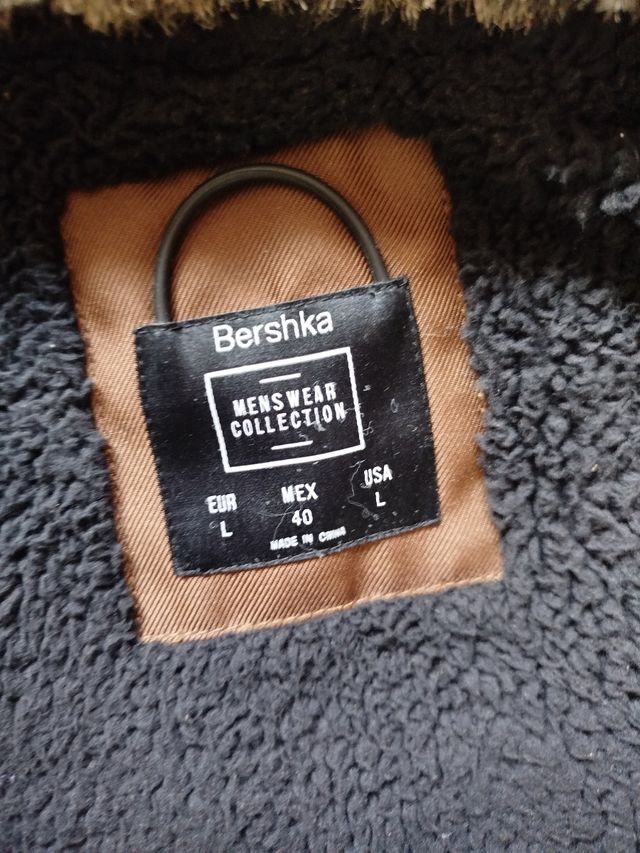 Cazadora marrón con capucha de hombre. T.l