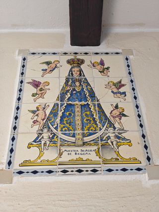 Antiguo Mural Cerámico Virgen de Begoña.