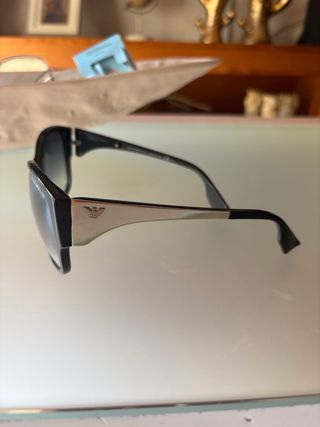 Gafas de sol Emporio Armani negras y grises