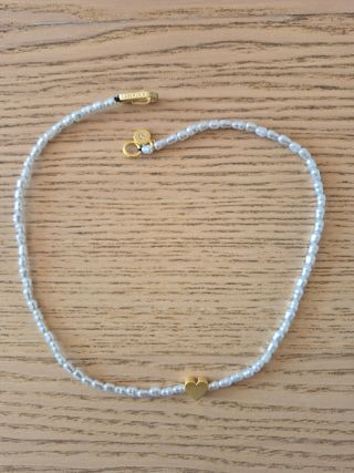 Collar Bimba y Lola perlas blancas y corazón dorad