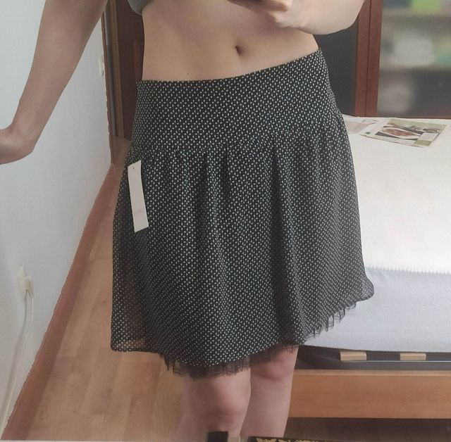 Falda Camaïeu negra con estampado blanco