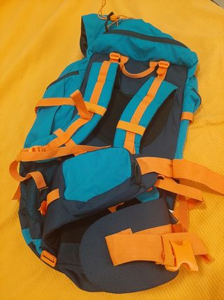 Mochila Decathlon modelo Forclaz 40 teen