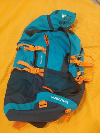 Mochila Decathlon modelo Forclaz 40 teen