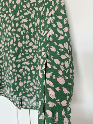 Blusa verde y rosa estampada Another Label