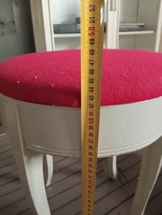 Banqueta tapizada roja  antigua