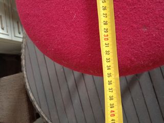 Banqueta tapizada roja  antigua