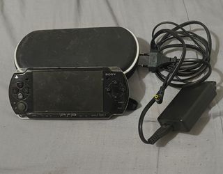 Consola Sony PSP Negra + Cargador y Funda