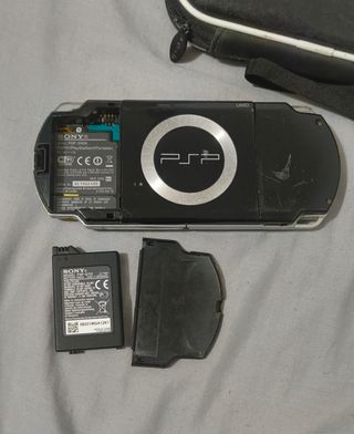 Consola Sony PSP Negra + Cargador y Funda