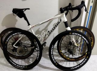 Bicicleta Gravel Cannondale Blanca