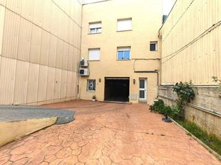 Casa en venta en Les Arenes - La Grípia  Can Montllor en Terrassa