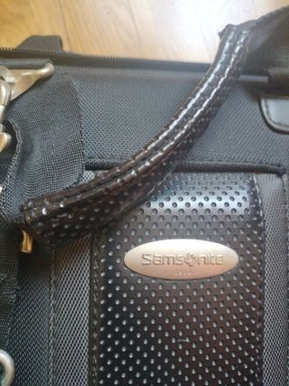 Funda portátil Samsonite original.
Durabilidad.