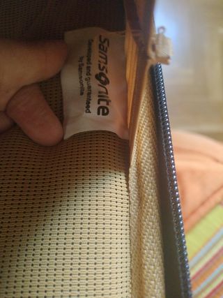 Funda portátil Samsonite original.
Durabilidad.