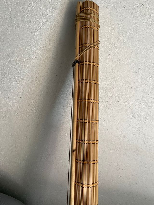 Cortina enrollable de bambú y madera