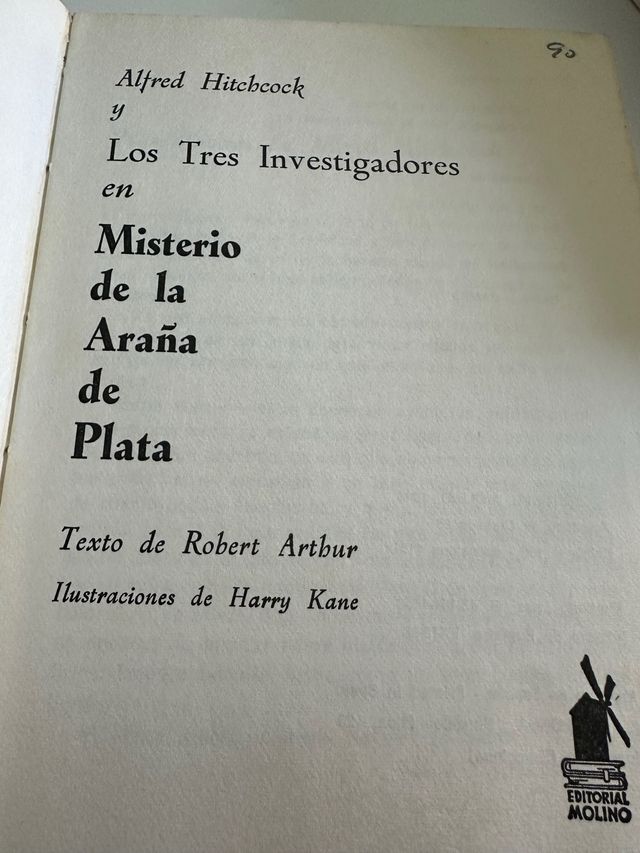 LOTE DE DOS LIBROS DE ALFRED HITCHCOCK JUVENILES