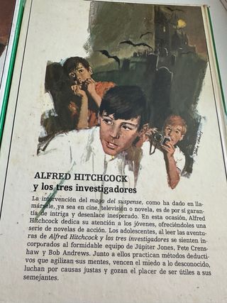 LOTE DE DOS LIBROS DE ALFRED HITCHCOCK JUVENILES
