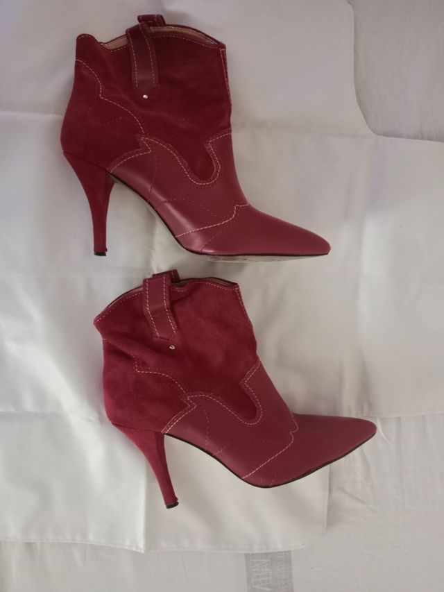 Botines rojos tacón aguja marca MNG