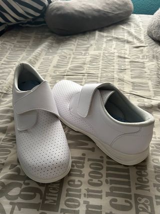 Zapatos de trabajo blancos