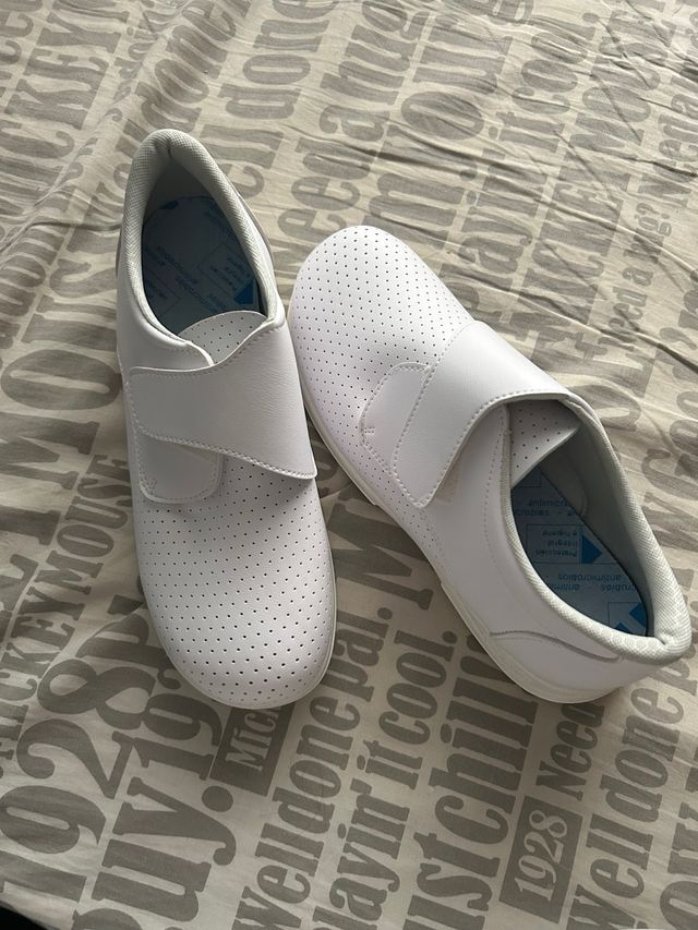 Zapatos de trabajo blancos