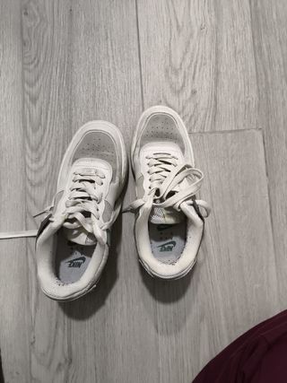 Nike Air Force 1 Gris y Blanco