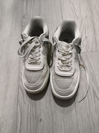 Nike Air Force 1 Gris y Blanco