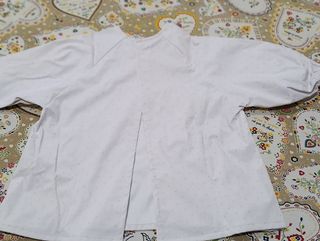 Babero Gocco blanco con puntos azules ideal evento