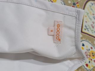 Babero Gocco blanco con puntos azules ideal evento