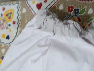 Babero Gocco blanco con puntos azules ideal evento